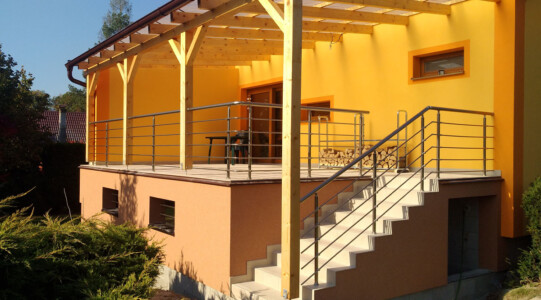 Bezúdržbové-stavebnicové-hliníkové-zábradlí-na-terasu 7