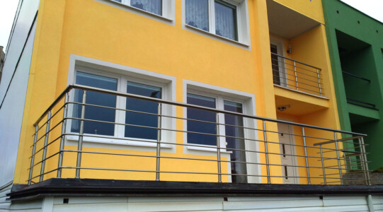 Bezúdržbové-stavebnicové-hliníkové-zábradlí-na-terasu