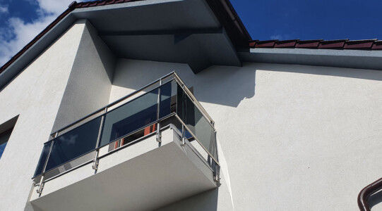 Stavebnicové-hliníkové-zábradlí-balkon-2