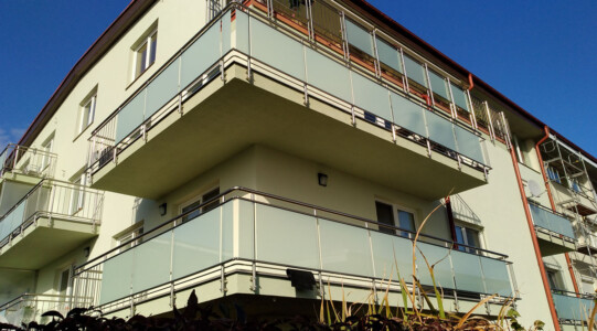 Stavebnicové-hliníkové-zábradlí-balkon-7