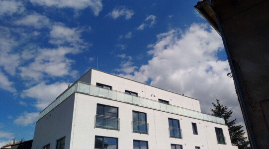 Stavebnicové-hliníkové-zábradlí-francouzské-okno 7