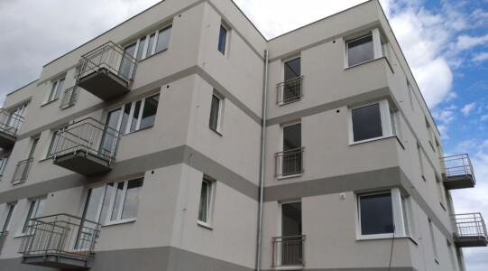 Stavebnicové-hliníkové-zábradlí-na-balkon_11-1