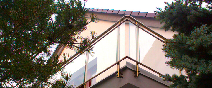 Skleněné zábradlí exteriérové na terasu domu Skleněné zábradlí exteriérové